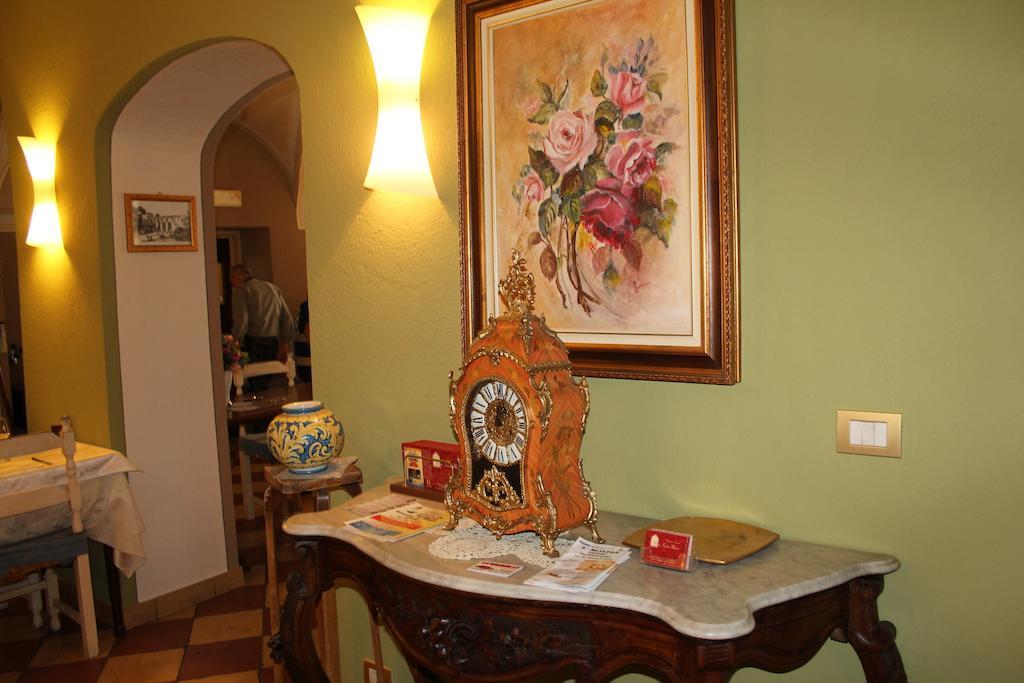 Hotel Porta Santa Maria Busca Kültér fotó