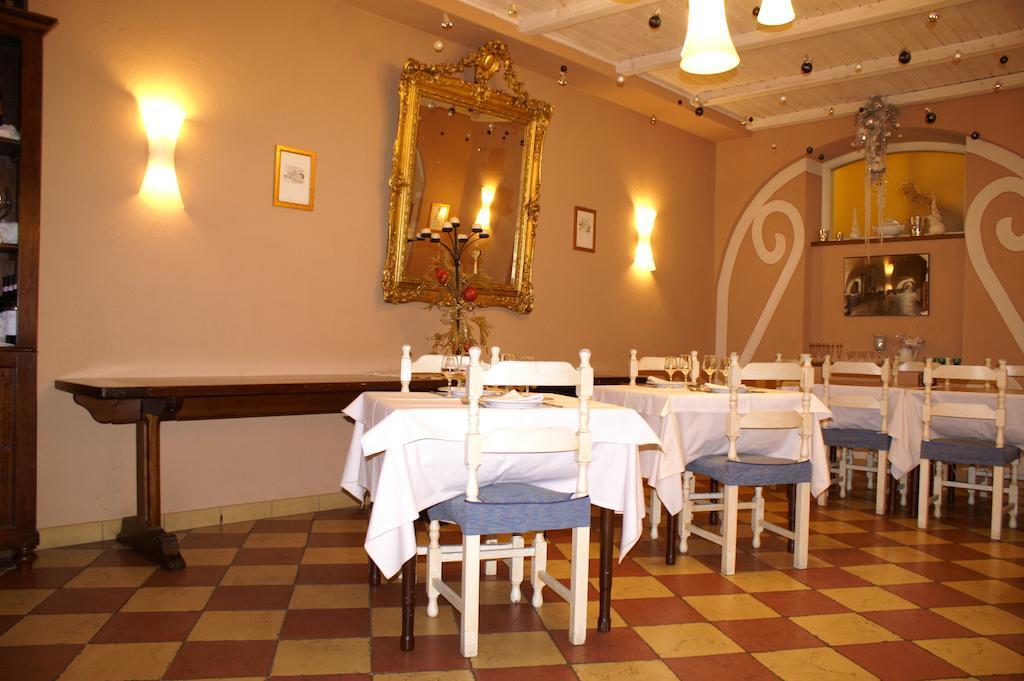 Hotel Porta Santa Maria Busca Kültér fotó